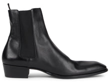 Load image into Gallery viewer, Chelsea boots in leather
