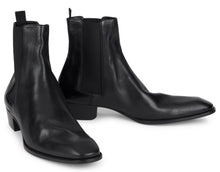 Load image into Gallery viewer, Chelsea boots in leather
