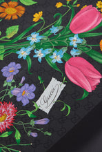 Carica l'immagine nel visualizzatore di Gallery, Carré in twill di seta con stampa
