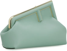 Carica l'immagine nel visualizzatore di Gallery, Clutch Fendi First in pelle
