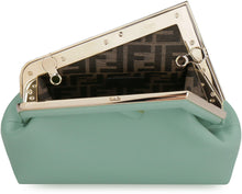 Carica l'immagine nel visualizzatore di Gallery, Clutch Fendi First in pelle
