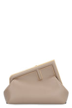 Carica l'immagine nel visualizzatore di Gallery, Clutch Fendi First in pelle
