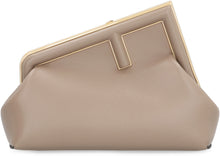Carica l'immagine nel visualizzatore di Gallery, Clutch Fendi First in pelle
