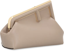Carica l'immagine nel visualizzatore di Gallery, Clutch Fendi First in pelle
