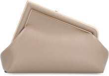 Carica l'immagine nel visualizzatore di Gallery, Clutch Fendi First in pelle
