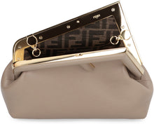 Carica l'immagine nel visualizzatore di Gallery, Clutch Fendi First in pelle
