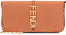 Carica l'immagine nel visualizzatore di Gallery, Wallet on chain Fendigraphy in pelle
