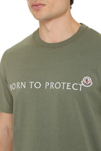 Carica l'immagine nel visualizzatore di Gallery, Moncler Born to Protect - T-shirt oversize con logo
