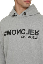 Carica l'immagine nel visualizzatore di Gallery, Felpa in cotone con cappuccio e logo

