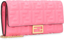 Carica l'immagine nel visualizzatore di Gallery, Wallet on chain Baguette in pelle
