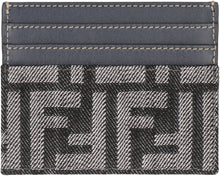 Load image into Gallery viewer, Il testo "Porta carte Baguette in jacquard FF effetto denim" tradotto dall'italiano (IT) all'inglese (EN) è: "Bag wallet in jacquard FF denim effect".
