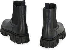 Carica l'immagine nel visualizzatore di Gallery, Chelsea boots Fendi Force in pelle
