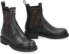 Carica l'immagine nel visualizzatore di Gallery, Biker Fendi Filo in pelle

