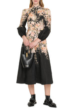 Carica l&#39;immagine nel visualizzatore di Gallery, Abito Illustration Buttoned in lino
