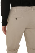 Carica l'immagine nel visualizzatore di Gallery, Pantaloni chino in cotone
