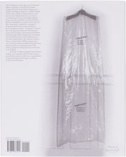 Carica l'immagine nel visualizzatore di Gallery, Libro Martin Margiela: The Women's Collections 1989-2009
