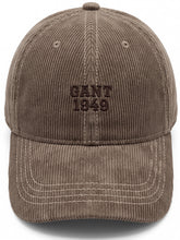 Carica l'immagine nel visualizzatore di Gallery, Cappellino da baseball in velluto a coste con logo ricamato

