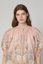 Carica l'immagine nel visualizzatore di Gallery, Blusa Waverly con fantasia floreale
