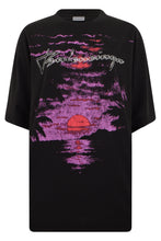 Carica l'immagine nel visualizzatore di Gallery, T-shirt a maniche corte con grafica
