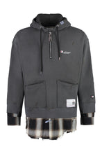 Carica l'immagine nel visualizzatore di Gallery, Felpa half zip con cappuccio
