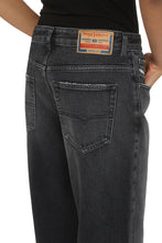 Carica l'immagine nel visualizzatore di Gallery, Jeans straight leg 1999 D-Reggy a 5 tasche
