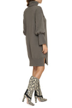 Carica l&#39;immagine nel visualizzatore di Gallery, Abito dolcevita in maglia
