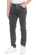 Carica l'immagine nel visualizzatore di Gallery, Jeans slim fit a 5 tasche

