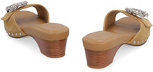 Carica l'immagine nel visualizzatore di Gallery, Mules Arlia in suede
