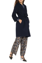 Load image into Gallery viewer, Arona virgin wool coat
