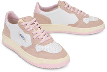 Carica l'immagine nel visualizzatore di Gallery, Sneakers low-top Medalist in suede e pelle
