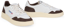 Carica l'immagine nel visualizzatore di Gallery, Sneakers con dettagli in suede
