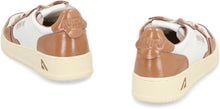 Carica l'immagine nel visualizzatore di Gallery, Sneakers low-top Medalist in pelle
