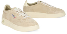 Carica l'immagine nel visualizzatore di Gallery, Sneakers low-top in pelle scamosciata
