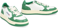 Load image into Gallery viewer, Medalist low-top sneakers
