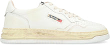 Carica l'immagine nel visualizzatore di Gallery, Autry x Maison Mihara Yasuhiro General Scale - Sneakers low-top Medalist in pelle
