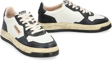 Carica l'immagine nel visualizzatore di Gallery, Autry x Maison Mihara Yasuhiro General Scale - Sneakers low-top Medalist in pelle
