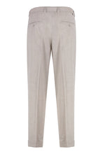 Carica l'immagine nel visualizzatore di Gallery, Pantaloni chino slim fit
