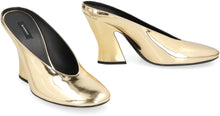 Load image into Gallery viewer, Mule with sculpted heel in leather mirror effect
