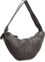 Carica l'immagine nel visualizzatore di Gallery, Borsa Croissant Large in pelle
