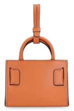 Carica l'immagine nel visualizzatore di Gallery, Mini borsa Bobby Charm in pelle
