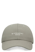 Carica l'immagine nel visualizzatore di Gallery, Cappellino Givenchy Paris ricamato in cotone
