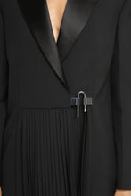 Carica l'immagine nel visualizzatore di Gallery, Cappotto in lana con chiusura asimmetrica
