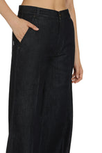Carica l'immagine nel visualizzatore di Gallery, Pantaloni flared Cyndi in denim
