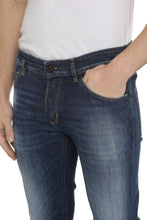 Carica l'immagine nel visualizzatore di Gallery, Jeans tapered fit Reggae
