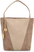 Carica l'immagine nel visualizzatore di Gallery, Tote bag Chloé Spin piccola in pelle granata e scamosciata
