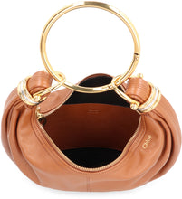 Carica l'immagine nel visualizzatore di Gallery, Bracelet hobo-bag in pelle

