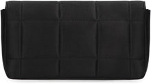 Carica l'immagine nel visualizzatore di Gallery, Clutch D2 Statement in raso
