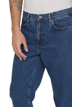 Carica l'immagine nel visualizzatore di Gallery, Jeans straight leg a 5 tasche
