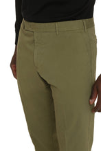 Carica l'immagine nel visualizzatore di Gallery, Pantaloni chino in cotone stretch
