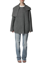 Carica l'immagine nel visualizzatore di Gallery, Bomber oversize in lana vergine
